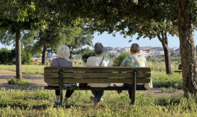 Pensioni INPS: le donne guadagnano un terzo degli uomini e il divario arriva al 45% nel privato