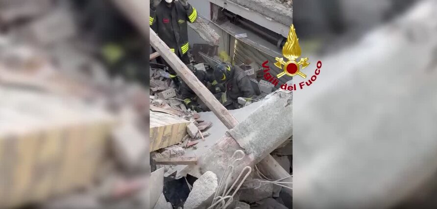 Crolla palazzina a Porto Sant’Elpidio: morti e feriti: i soccorritori al lavoro tra le macerie