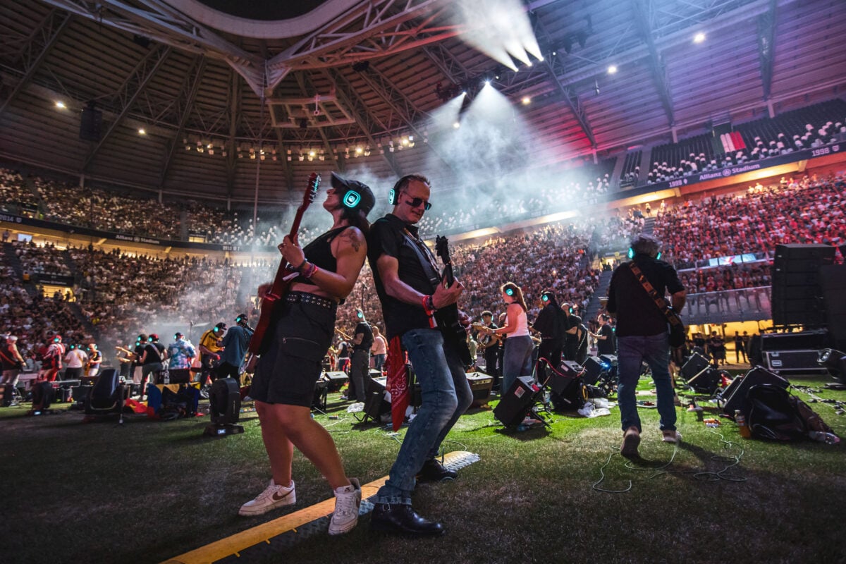 Rockin’ 1000: l’utopia rock che ha conquistato il mondo Rockin’ 1000: l’utopia rock che ha conquistato il mondo