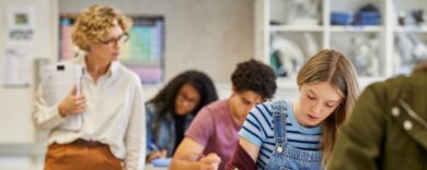 Maturità, perché i maturandi hanno snobbato la poesia e scelto l’attualità