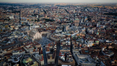 Milano cambia volto dalle sue botteghe: la nuova guida che racconta i negozi che ridisegnano la città
