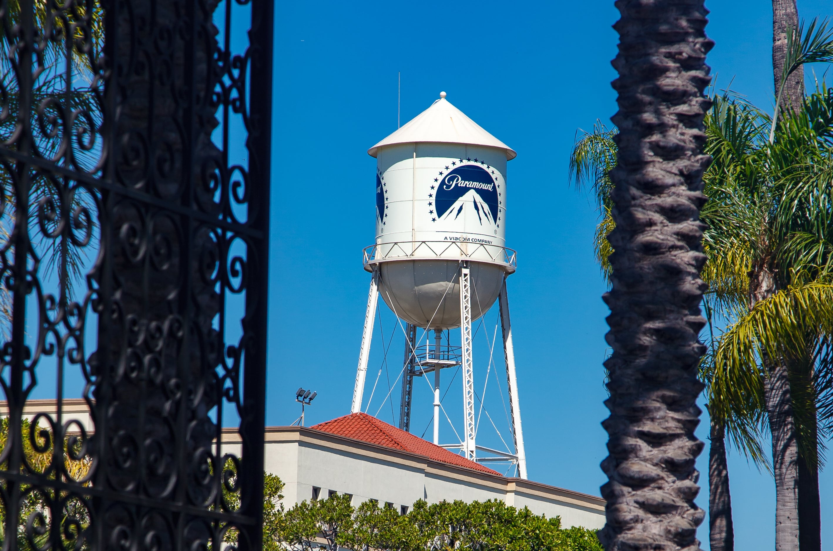 La dittatura dello schermo unico: scenari e rischi della fusione Paramount – Warner (111 miliardi) La dittatura dello schermo unico: scenari e rischi della fusione Paramount – Warner (111 miliardi)