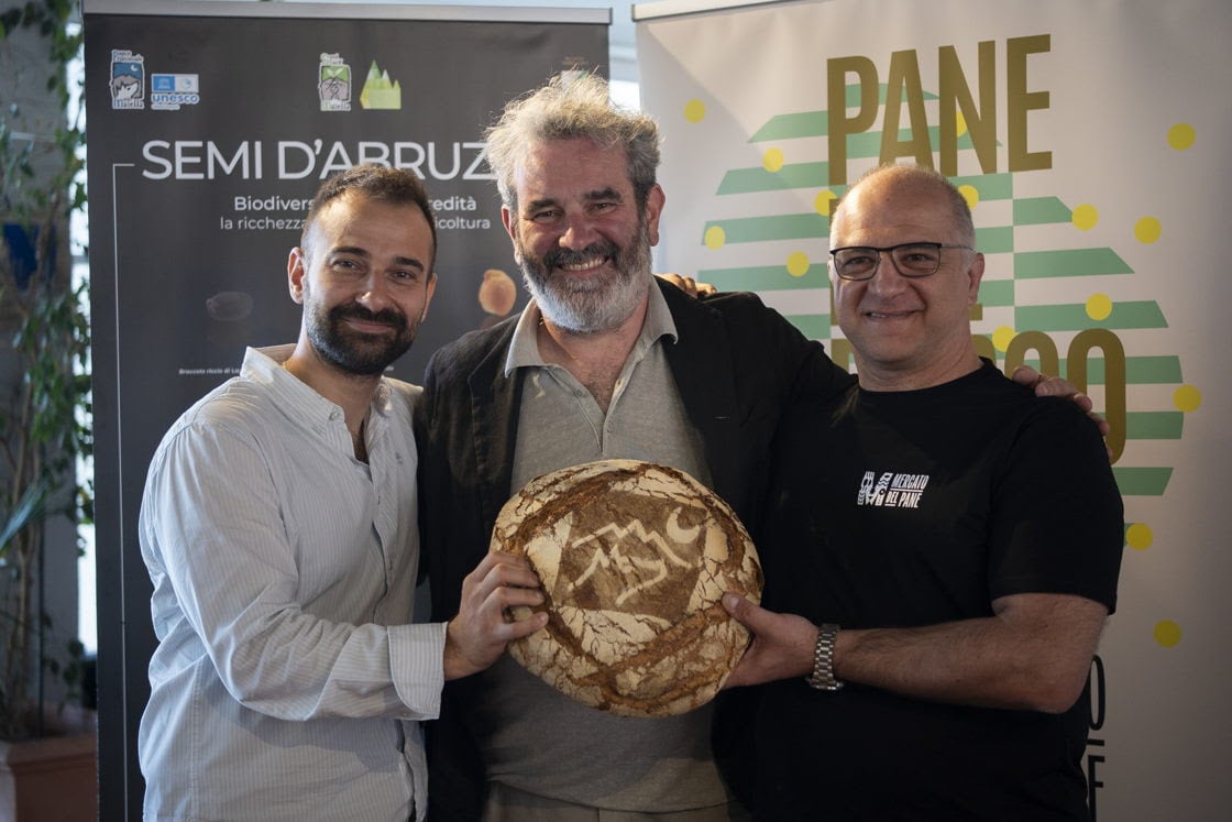 Nasce il Pane del Parco: ha un lupo sulla crosta e racconta il terroir della Maiella Nasce il Pane del Parco: ha un lupo sulla crosta e racconta il terroir della Maiella