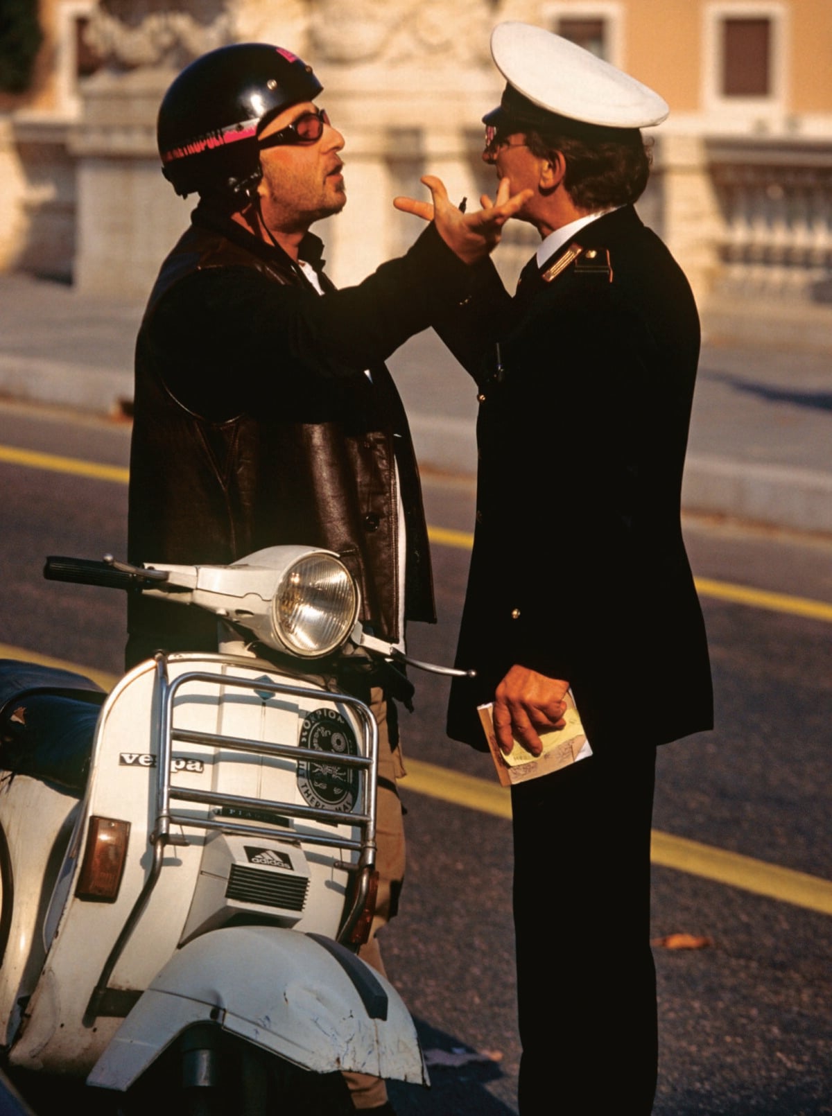 La Vespa compie 80 anni e diventa un libro da collezione firmato Assouline La Vespa compie 80 anni e diventa un libro da collezione firmato Assouline