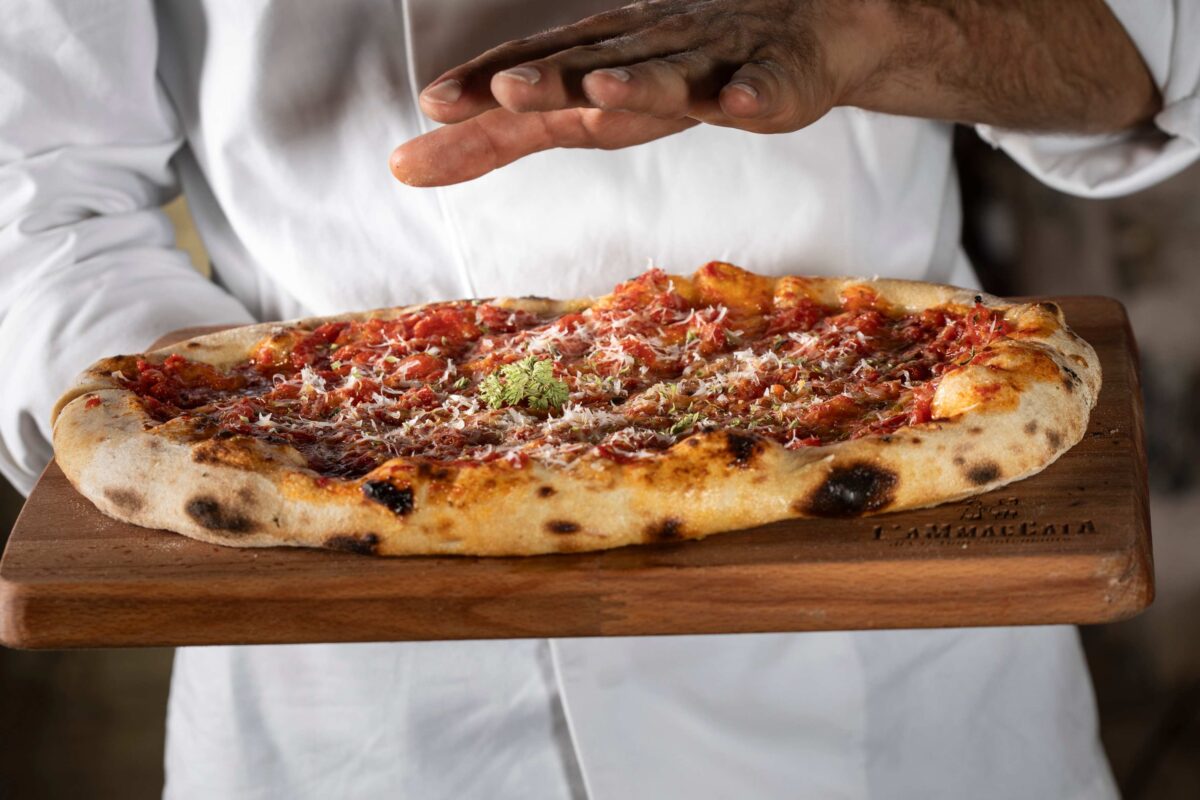 Pizza, la rivoluzione gastronomica in tavola che parte dal mulino a pietra