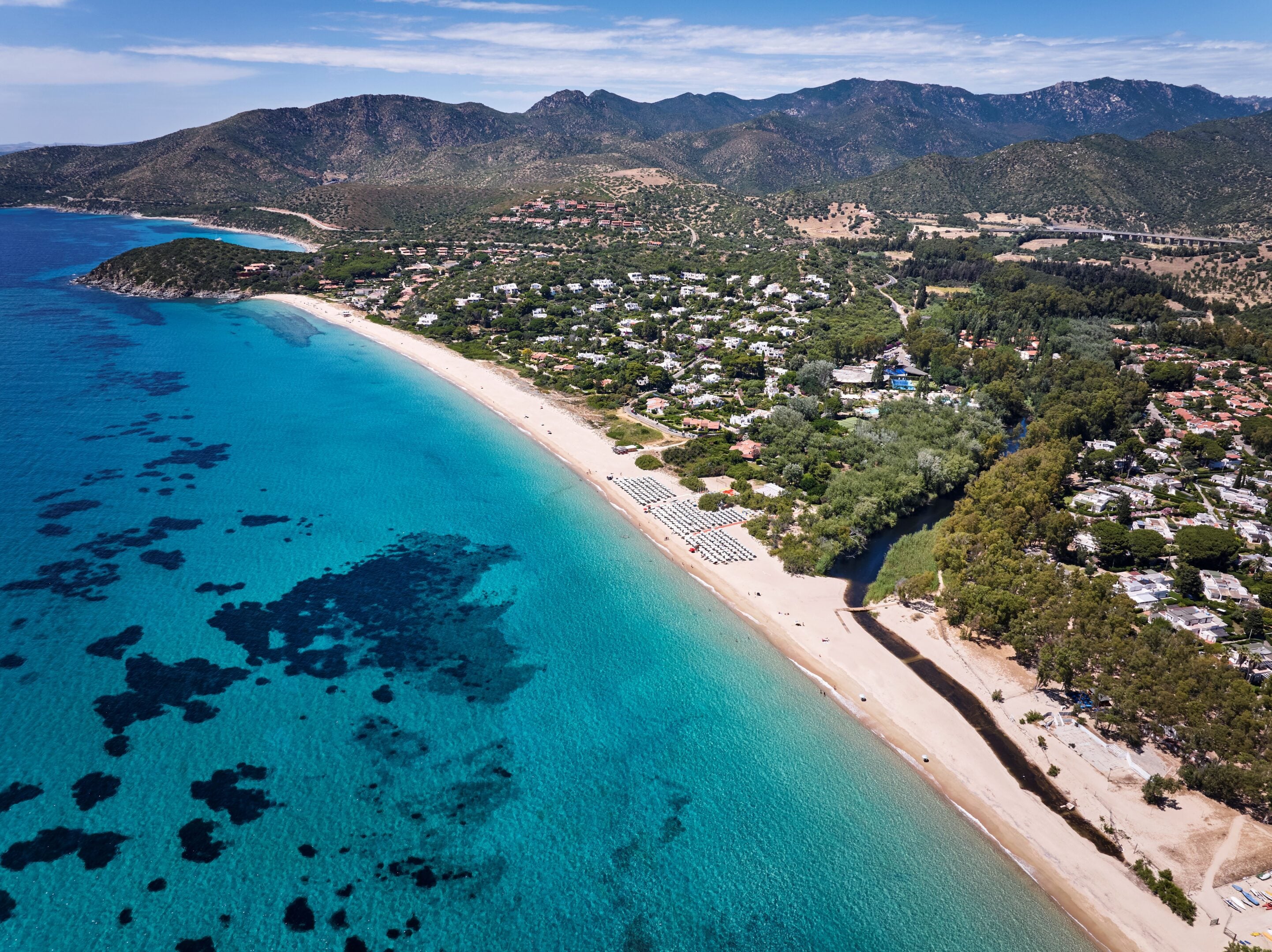 Calaserena Resort: l’angolo di Sardegna tra mare color smeraldo e nuraghi millenari Calaserena Resort: l’angolo di Sardegna tra mare color smeraldo e nuraghi millenari