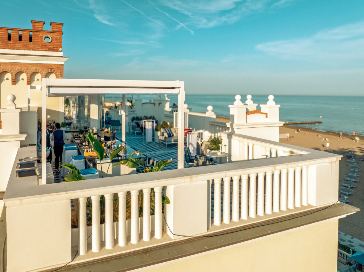 Jesolo, apre 1923 Seaview Lounge: il nuovo rooftop affacciato sull’Adriatico Jesolo, apre 1923 Seaview Lounge: il nuovo rooftop affacciato sull’Adriatico