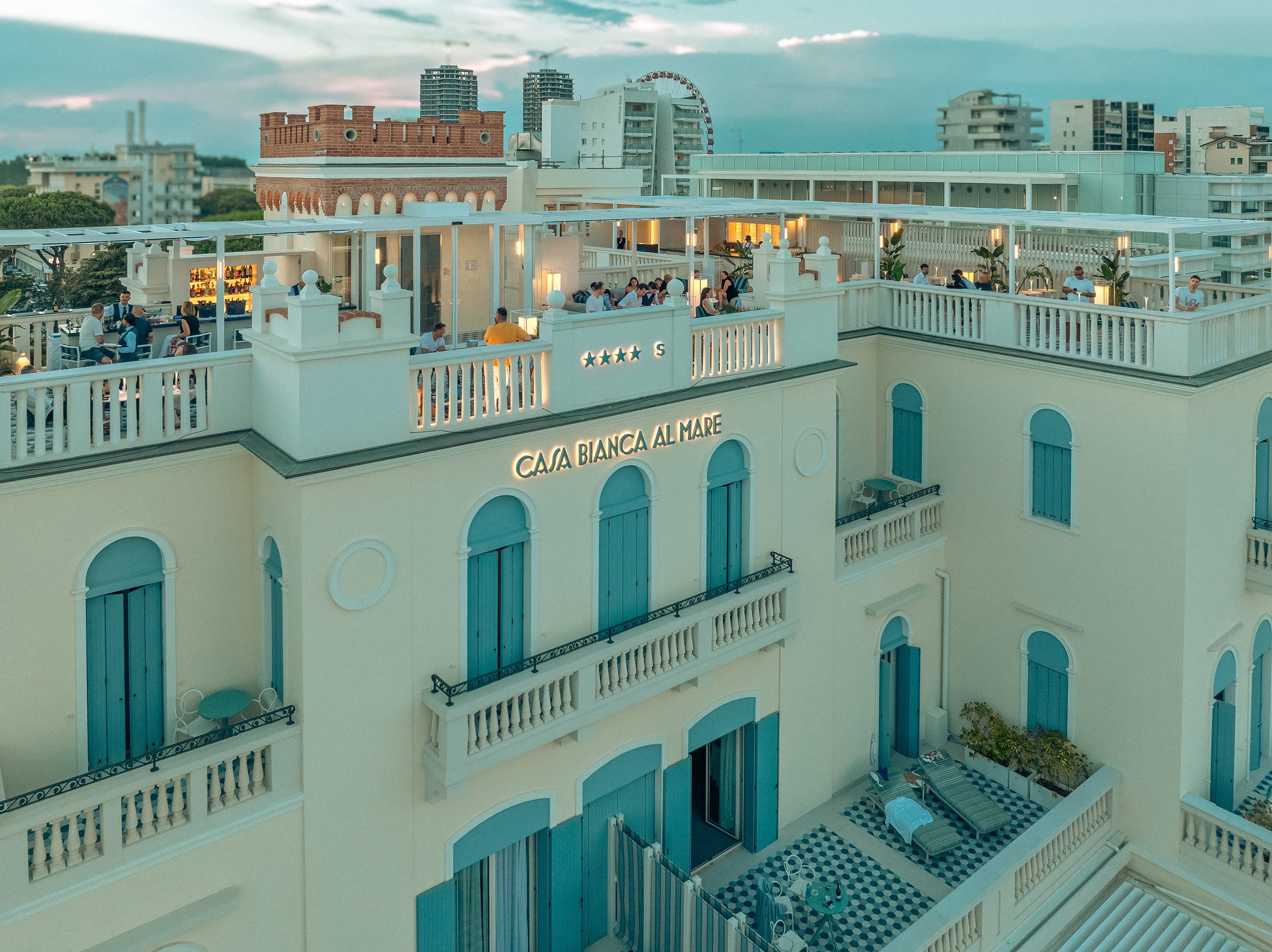 Jesolo, apre 1923 Seaview Lounge: il nuovo rooftop affacciato sull’Adriatico Jesolo, apre 1923 Seaview Lounge: il nuovo rooftop affacciato sull’Adriatico