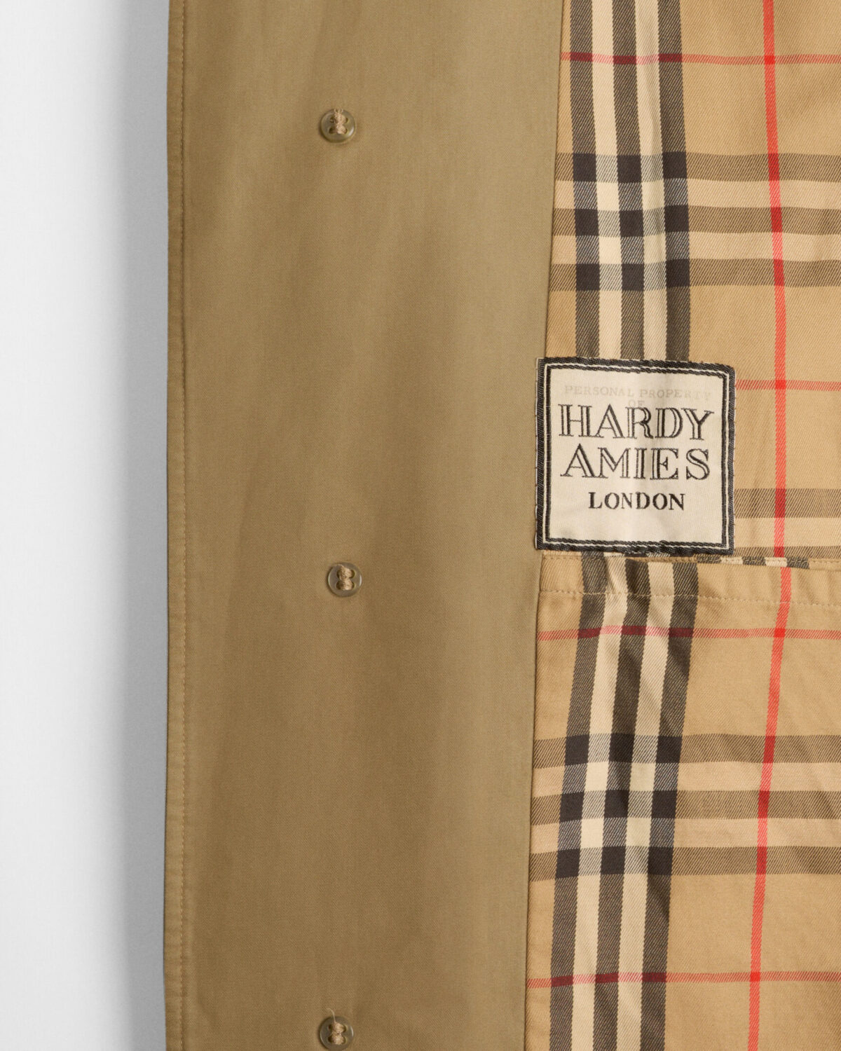 Dalla trincea al mito: Burberry svela i segreti del suo trench a Londra Dalla trincea al mito: Burberry svela i segreti del suo trench a Londra