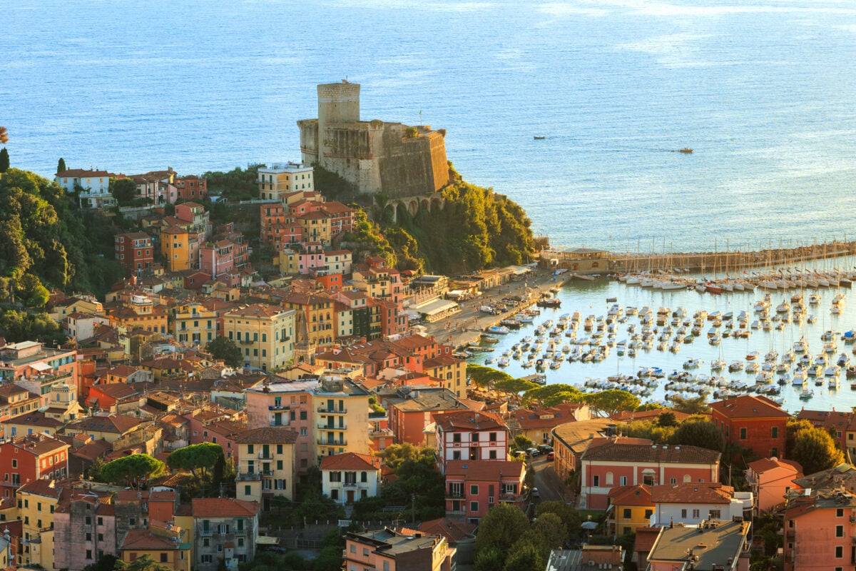 Lerici, il borgo ligure che incanta il mondo. Guida (ragionata) ai luoghi amati da Shelley e Byron