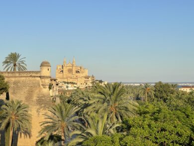 A spasso per Palma de Mallorca per scoprire la vera essenza di una città, che ha fatto dello stile la sua cifra distintiva.