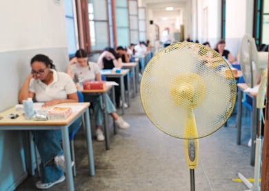 Maturità 2026, studenti sotto afa: solo il 7% delle scuole ha la ventilazione