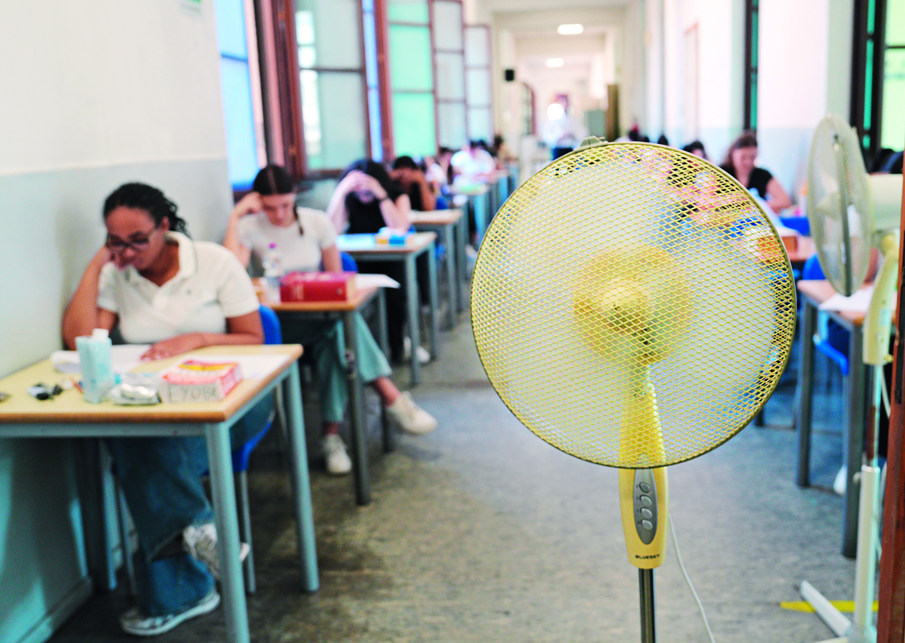 Maturità 2026, studenti sotto afa: solo il 7% delle scuole ha la ventilazione