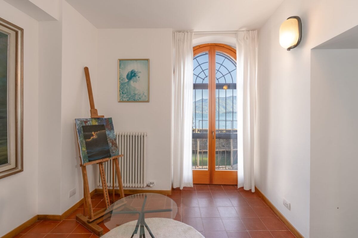 La casa di James Bond sul Lago di Como è in vendita: quanto costa vivere nella villa di Casino Royale La casa di James Bond sul Lago di Como è in vendita: quanto costa vivere nella villa di Casino Royale