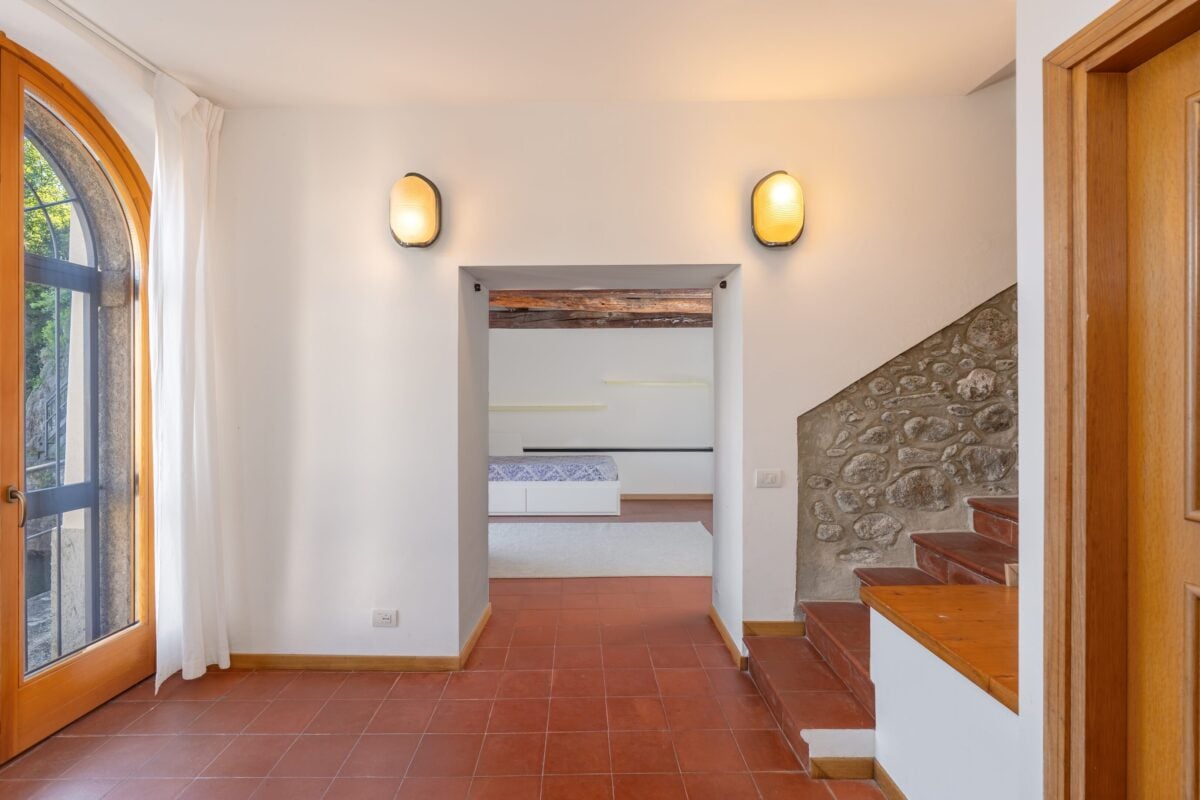 La casa di James Bond sul Lago di Como è in vendita: quanto costa vivere nella villa di Casino Royale La casa di James Bond sul Lago di Como è in vendita: quanto costa vivere nella villa di Casino Royale