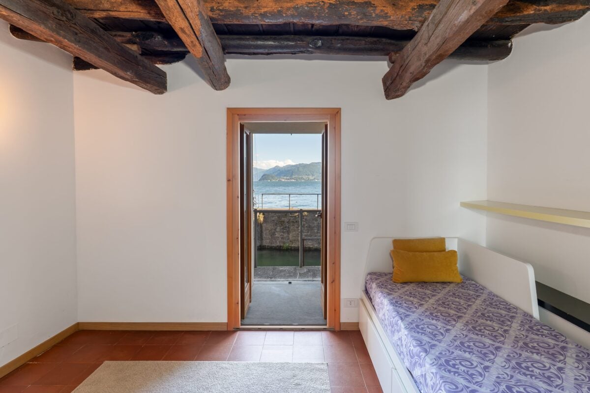 La casa di James Bond sul Lago di Como è in vendita: quanto costa vivere nella villa di Casino Royale La casa di James Bond sul Lago di Como è in vendita: quanto costa vivere nella villa di Casino Royale