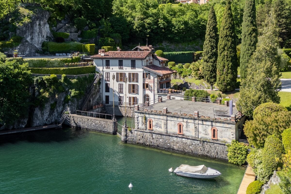 La casa di James Bond sul Lago di Como è in vendita: quanto costa vivere nella villa di Casino Royale La casa di James Bond sul Lago di Como è in vendita: quanto costa vivere nella villa di Casino Royale
