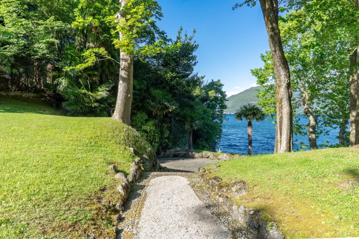 La casa di James Bond sul Lago di Como è in vendita: quanto costa vivere nella villa di Casino Royale La casa di James Bond sul Lago di Como è in vendita: quanto costa vivere nella villa di Casino Royale