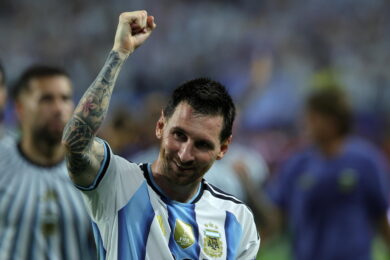 La solita magia di Messi ma poi l’Argentina si salva con un autogol