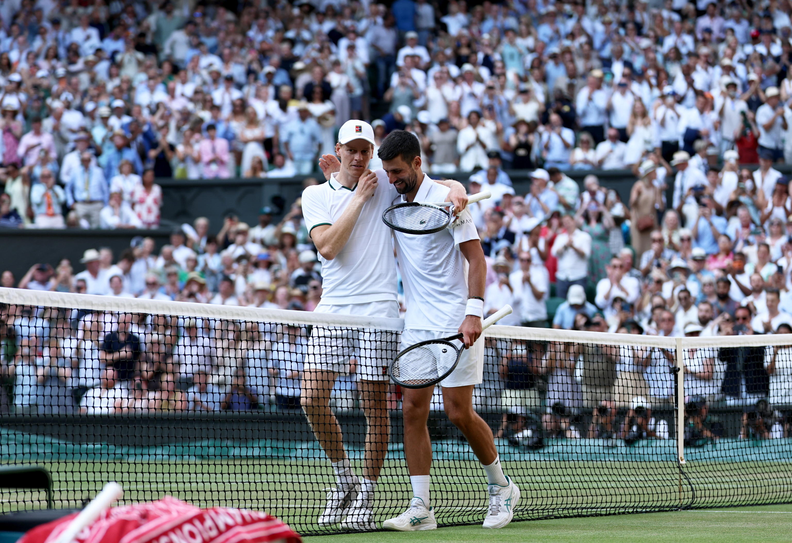 Sinner, il clone di Djokovic: tutte le incredibili analogie con il serbo Sinner, il clone di Djokovic: tutte le incredibili analogie con il serbo