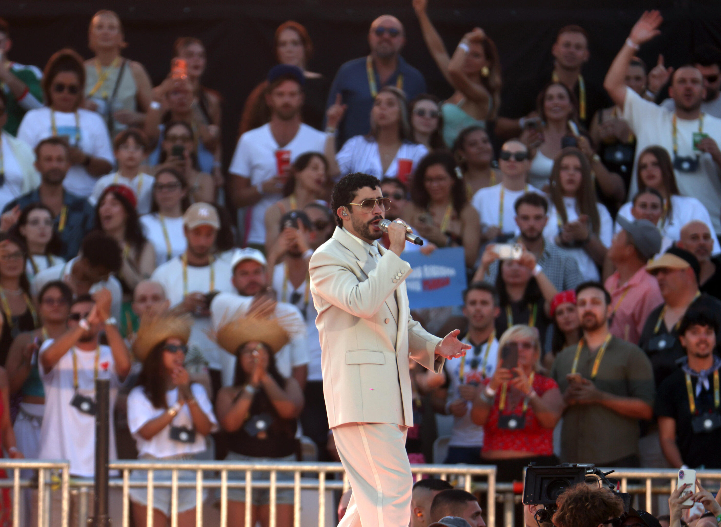bad bunny infiamma milano da Panorama.it bad bunny infiamma milano