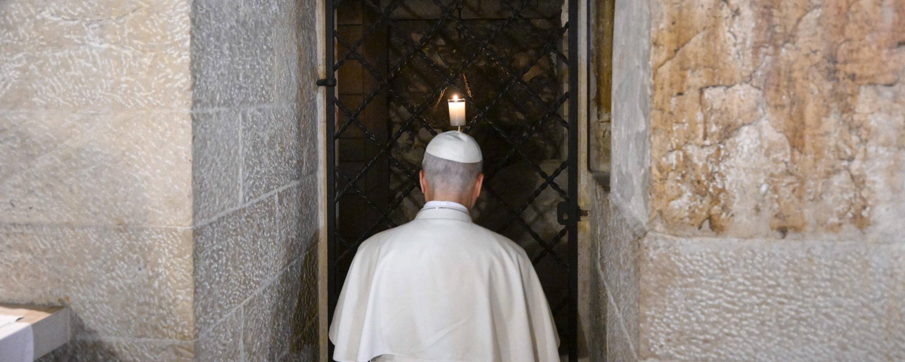 Papa Leone XIV, la preghiera sulla tomba di San Benedetto tra fede e storia Papa Leone XIV, la preghiera sulla tomba di San Benedetto tra fede e storia
