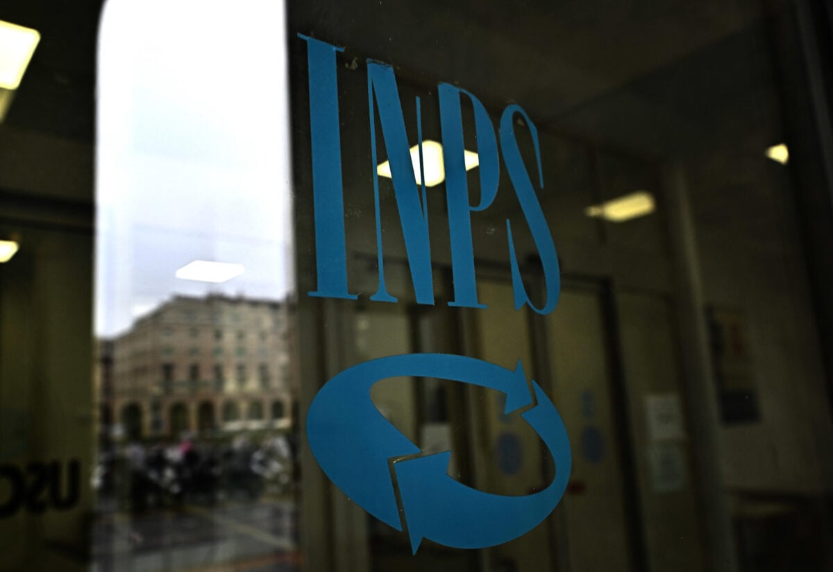 INPS, stop alle notifiche fino a settembre: quali atti vengono sospesi e chi è interessato