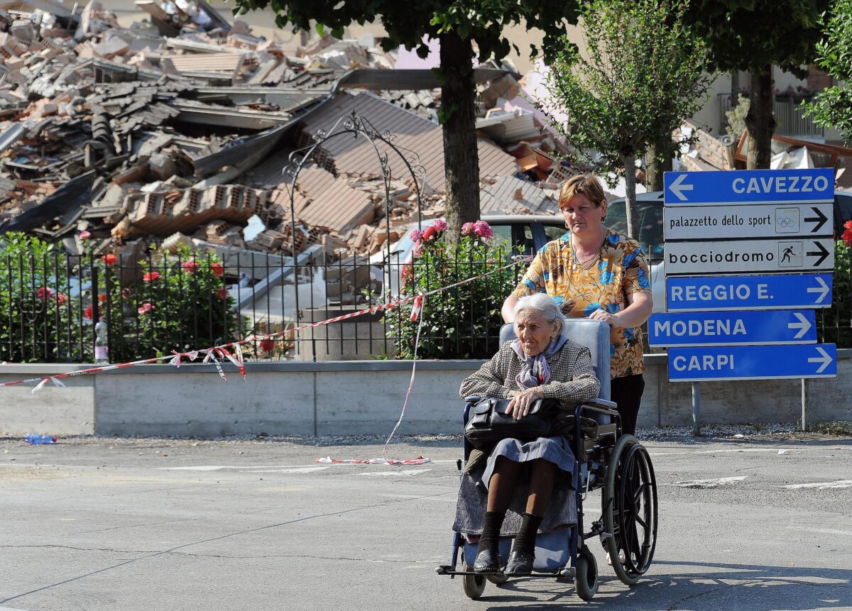 Legge 104, svolta per chi assiste un familiare: gli anni di cura potranno valere per la pensione