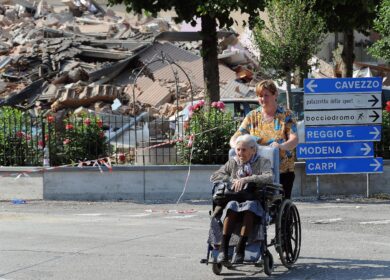 Legge 104, svolta per chi assiste un familiare: gli anni di cura potranno valere per la pensione