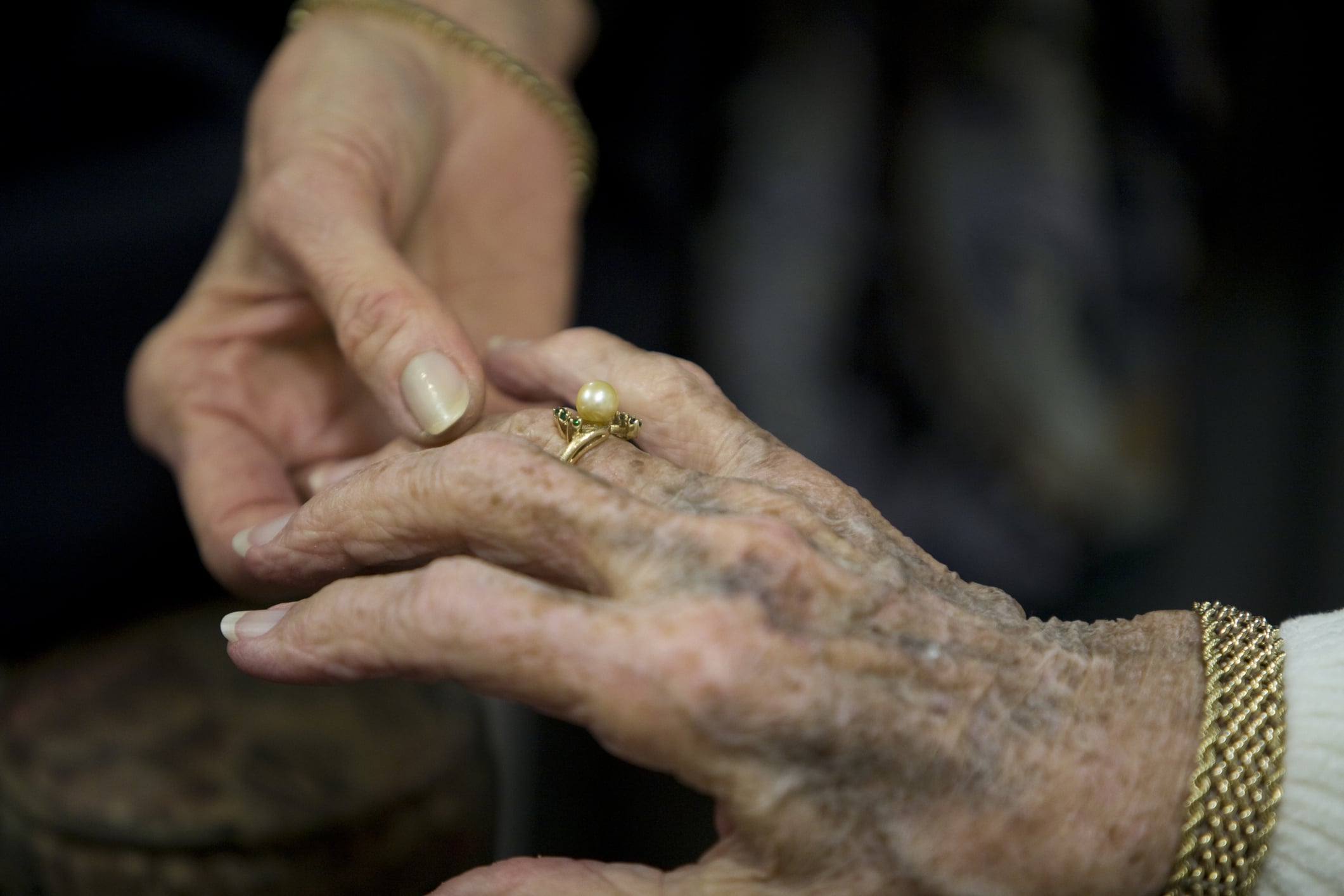 L’oro della nonna vale una fortuna: il patrimonio nascosto nelle case degli italiani L’oro della nonna vale una fortuna: il patrimonio nascosto nelle case degli italiani