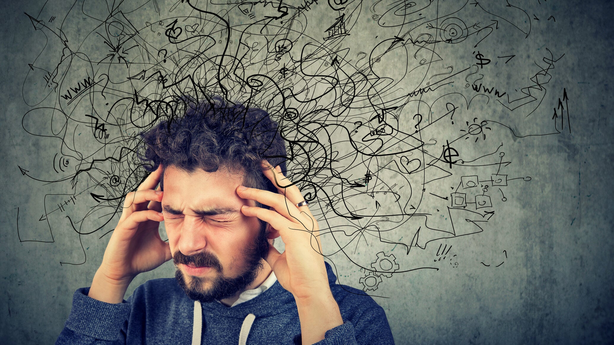 Lo stress economico può far invecchiare prima il cervello: gli effetti su memoria e salute cerebrale Lo stress economico può far invecchiare prima il cervello: gli effetti su memoria e salute cerebrale