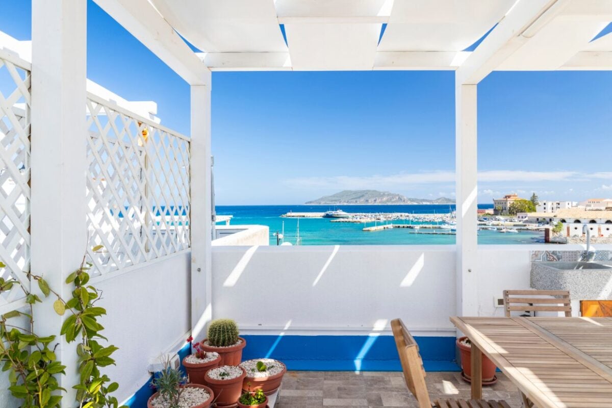 Da The Odyssey a Legally Blonde: 6 Airbnb ispirati ai film e alle serie del 2026