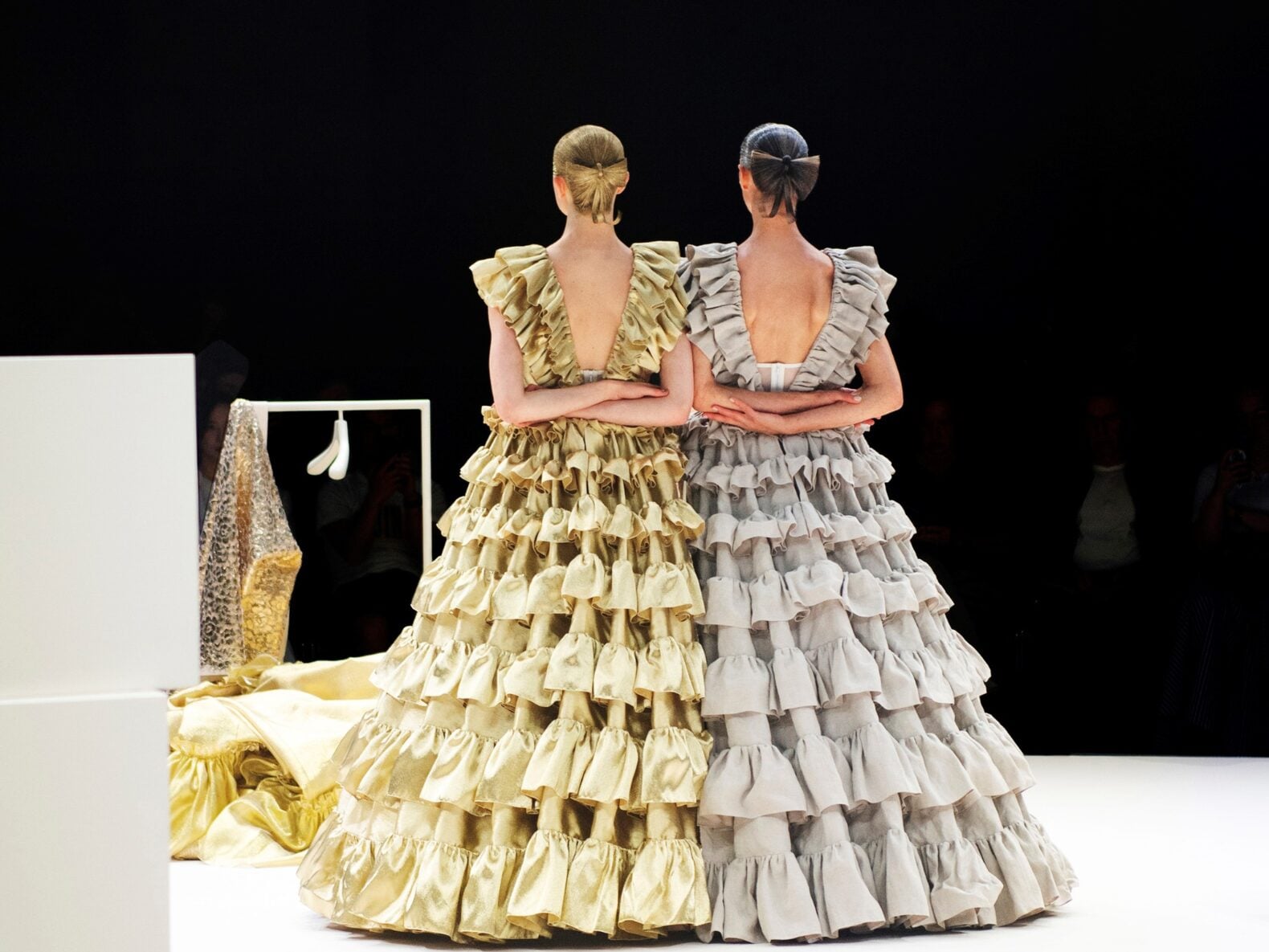 Viktor&Rolf arrivano a Milano con la loro prima mostra italiana da 10 Corso Como Viktor&Rolf arrivano a Milano con la loro prima mostra italiana da 10 Corso Como