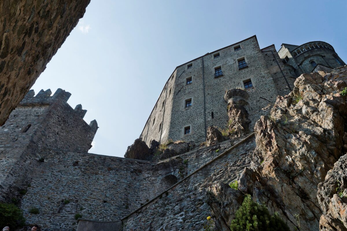 Il mistero della “Linea di San Michele”: i 7 santuari che sembrano allineati da un colpo di spada
