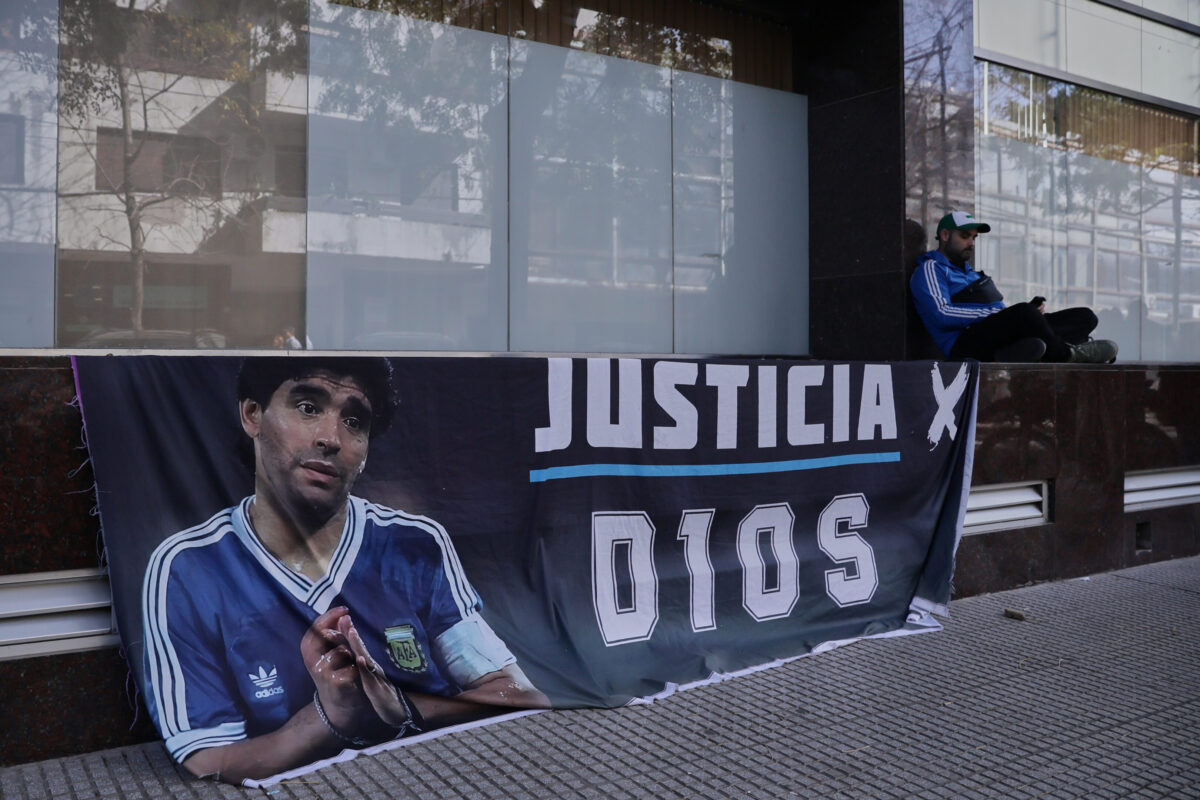 Maradona, altra testimonianza choc: “Non si alzava e nessuno lo aiutava”
