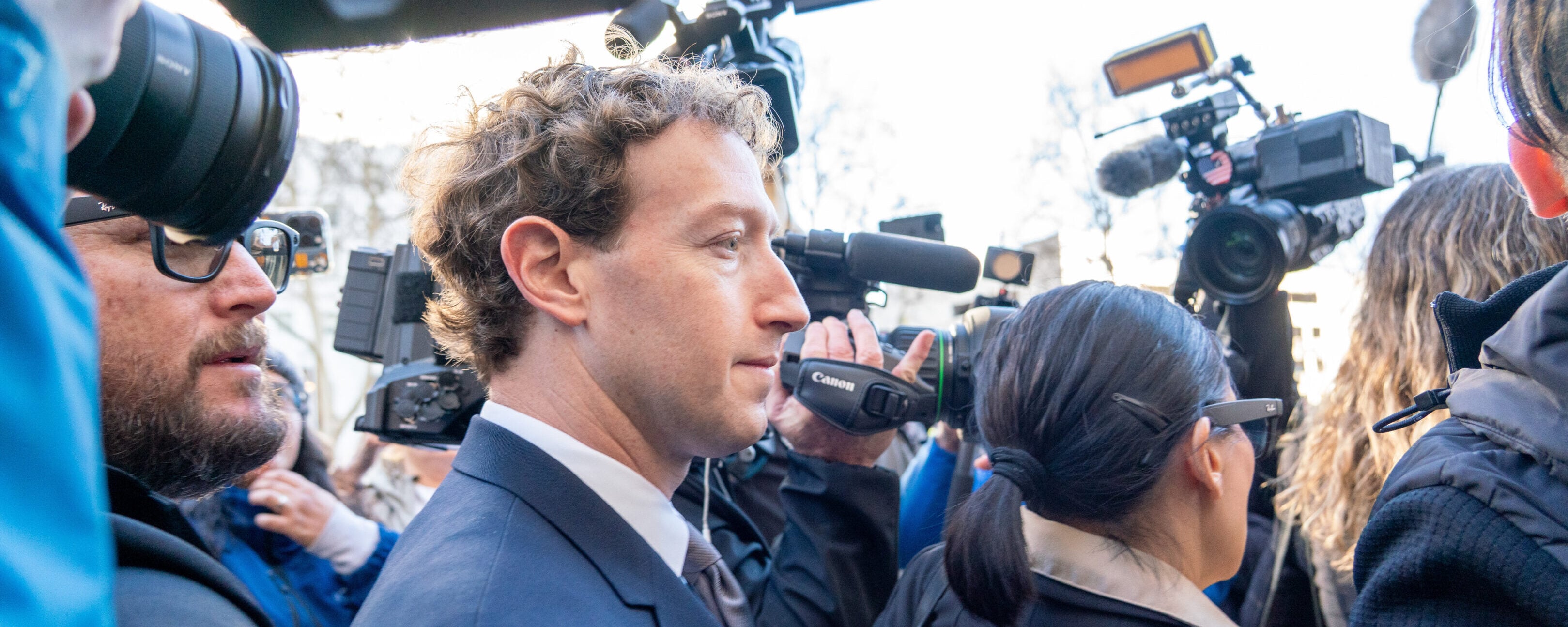 Meta, processo da 1.400 miliardi: sotto accusa la sicurezza dei minori su Facebook e Instagram Meta, processo da 1.400 miliardi: sotto accusa la sicurezza dei minori su Facebook e Instagram