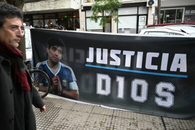 Colpo di scena al processo di Maradona: le cartelle cliniche erano del padre