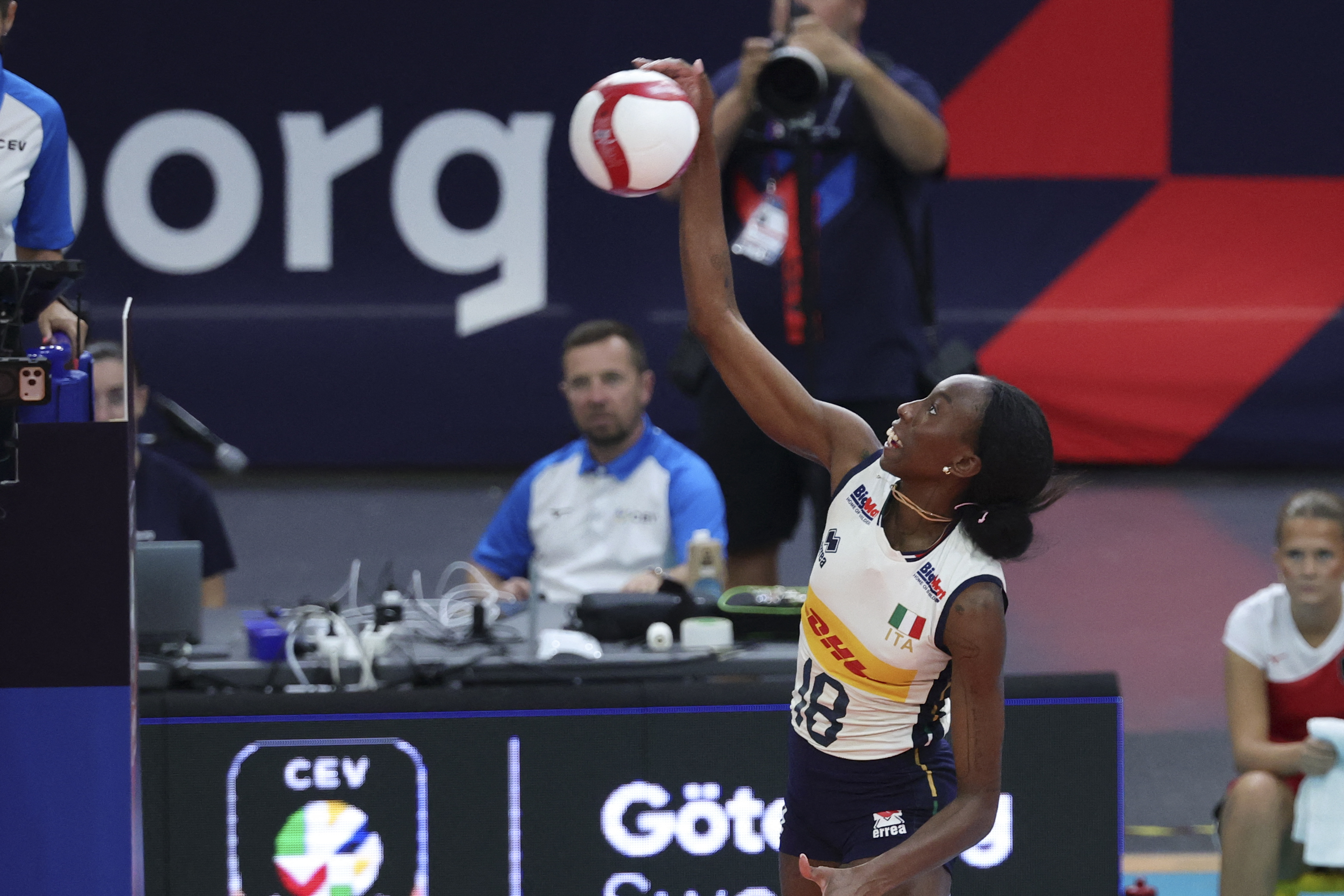 L’Italvolley è spietata, Bulgaria travolta. Le azzurre di Velasco volano ai quarti