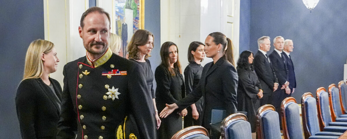 Haakon VIII, il nuovo re che eredita una monarchia in crisi