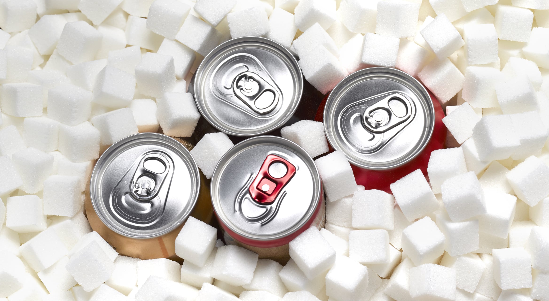 Bevande zuccherate, nuovo allarme: un drink in più e aumenta il rischio di cancro?