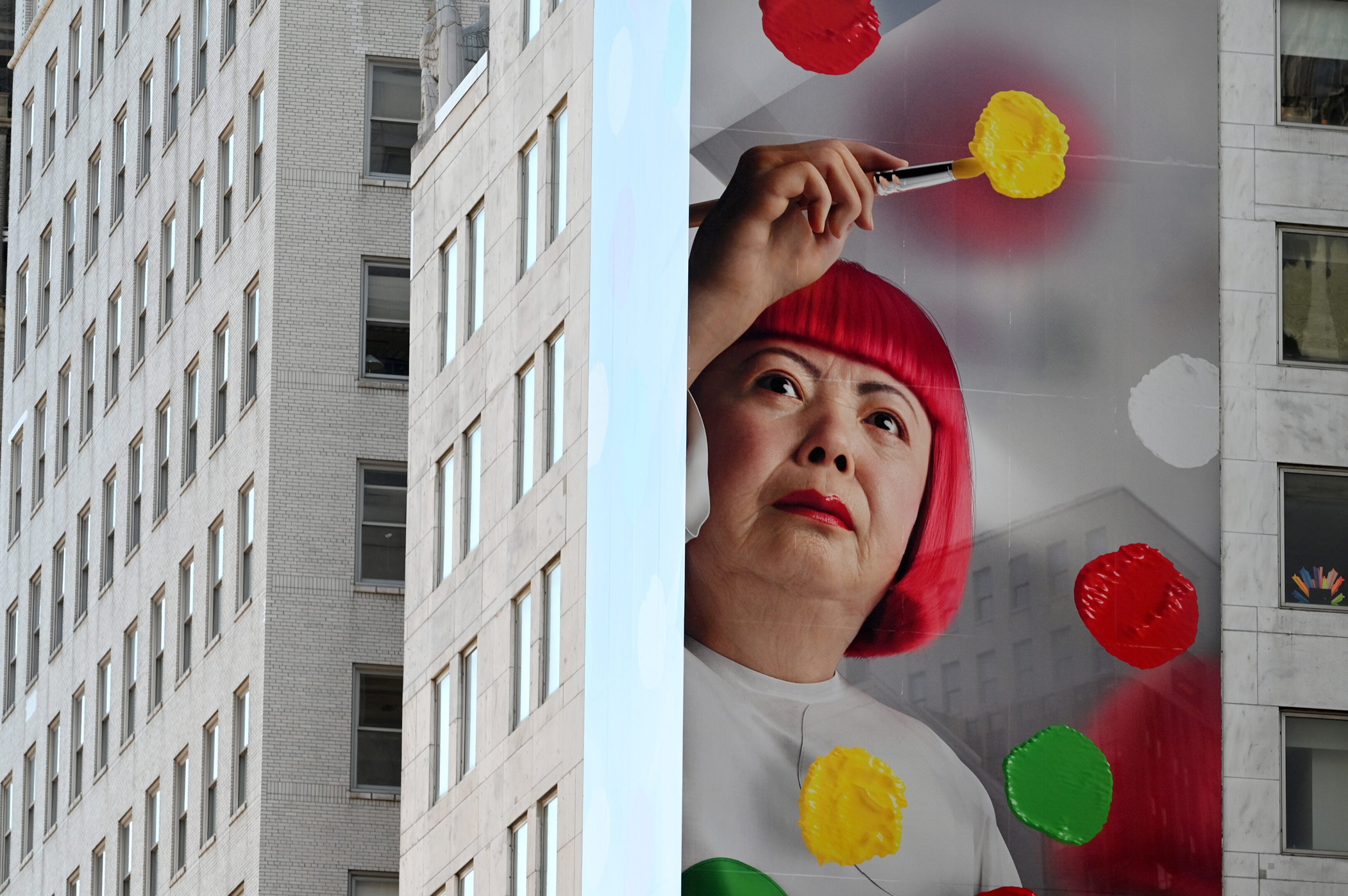Yayoi Kusama, addio all’artista che trasformò le sue ossessioni nell’infinito Yayoi Kusama, addio all’artista che trasformò le sue ossessioni nell’infinito
