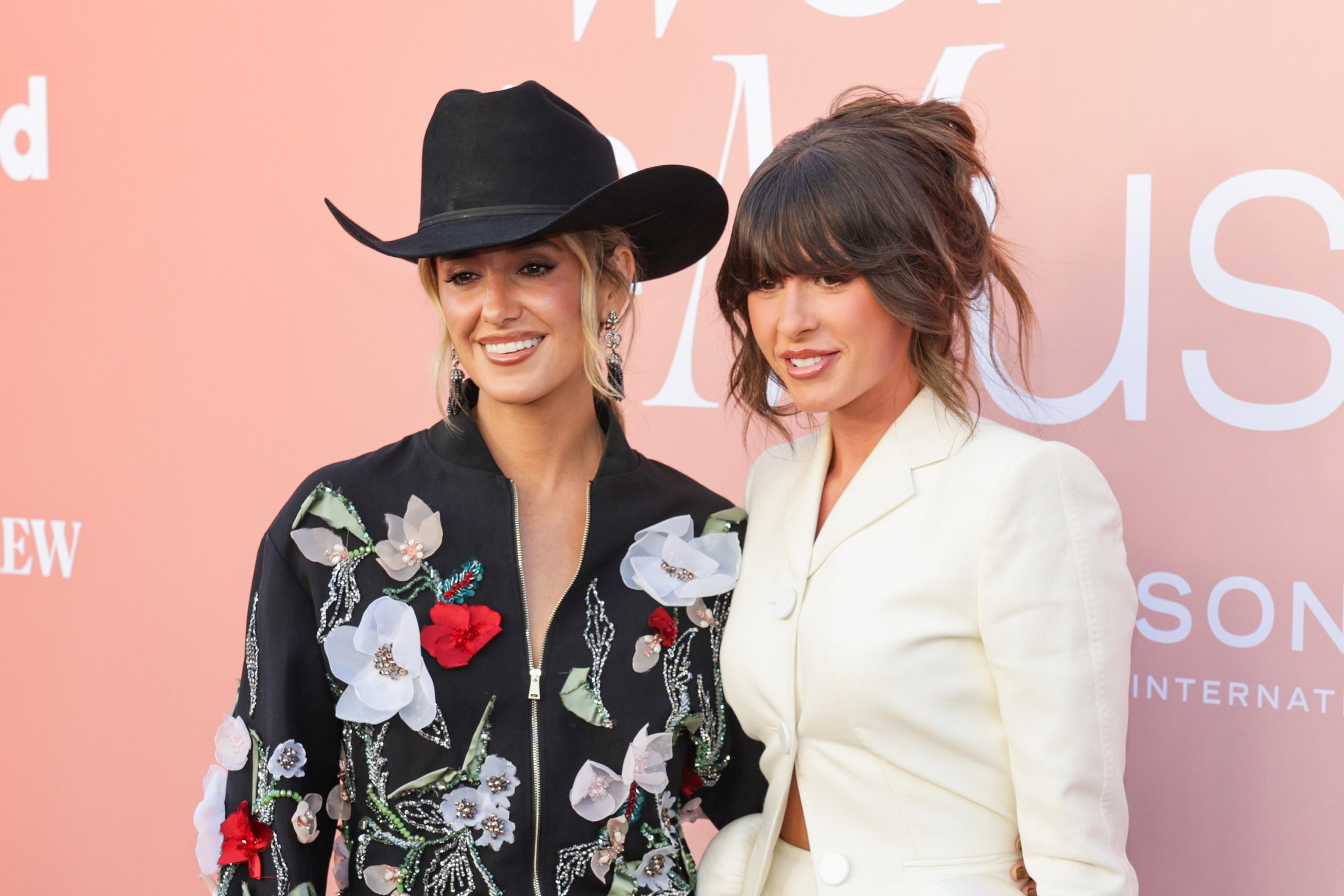 Radici, storie e identità: così il country conquista le classifiche pop americane Radici, storie e identità: così il country conquista le classifiche pop americane