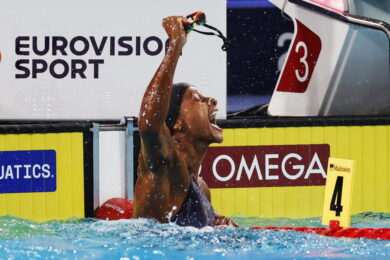 Sara Curtis straordinaria: sa solo vincere medaglie d’oro e battere record del mondo
