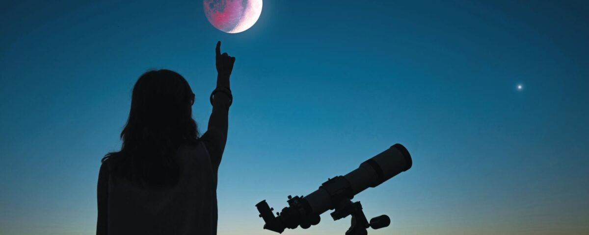 Astroturismo: guardare le stelle è diventato il nuovo lusso. Guida ai luoghi migliori, in Italia