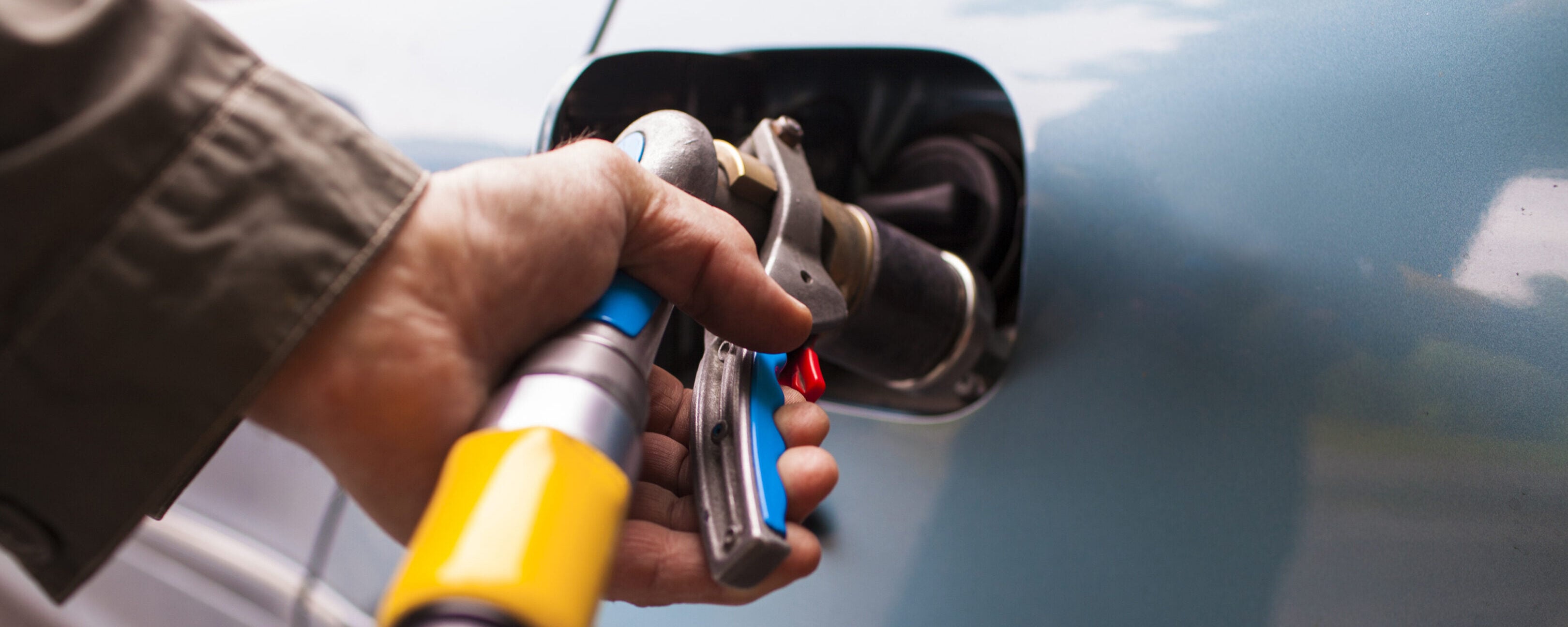 Carburanti, dal 6 settembre cambia tutto: stop agli sconti per tutti. E gli italiani riscoprono il GPL Carburanti, dal 6 settembre cambia tutto: stop agli sconti per tutti. E gli italiani riscoprono il GPL