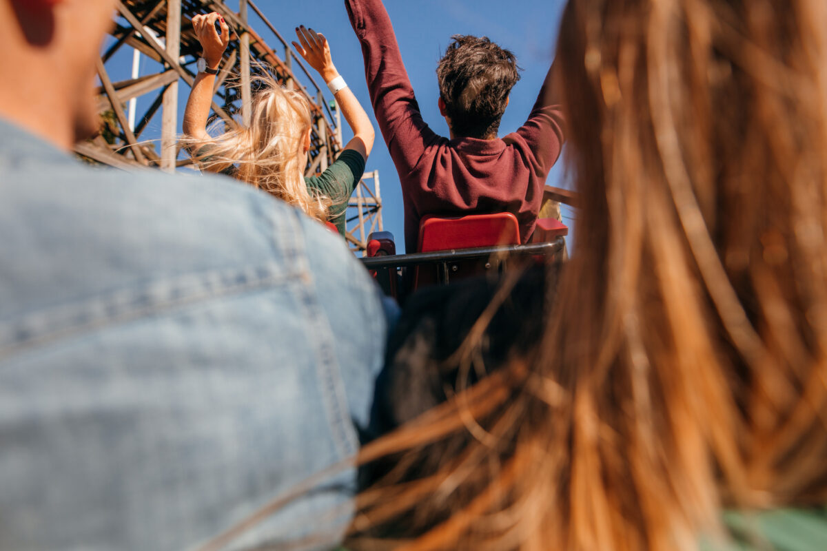 Roller Coaster Day, perché paghiamo per avere paura: la scienza delle montagne russe