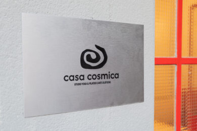 A Milano apre il tempio dello yoga sartoriale: ecco la rivoluzione di Casa Cosmica