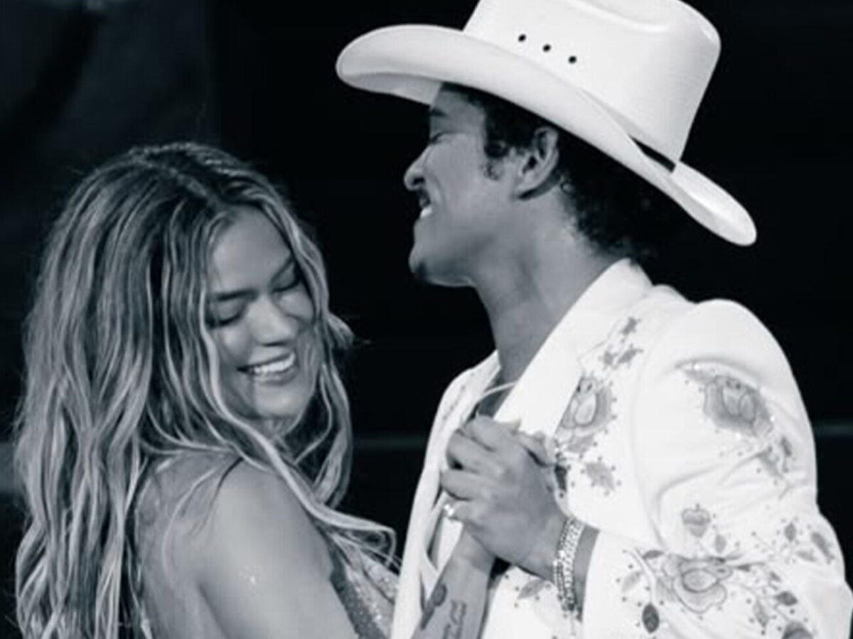 KAROL G e Bruno Mars: due mondi pop nella stessa canzone