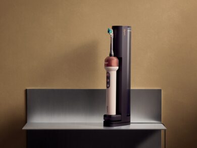 Dyson CameraJet, lo spazzolino con videocamera che distrugge la placca
