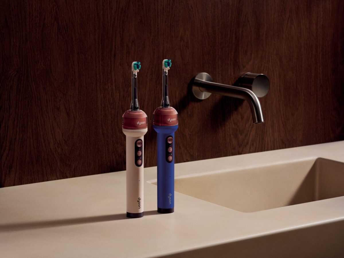 Dyson lancia uno spazzolino rivoluzionario che sostituisce il filo interdentale. Lo abbiamo provato in anteprima